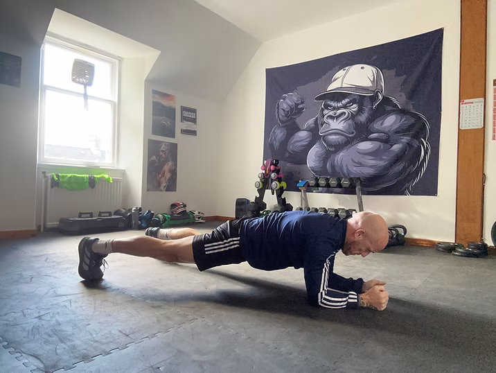 How to engage your core - forearm plank exercise