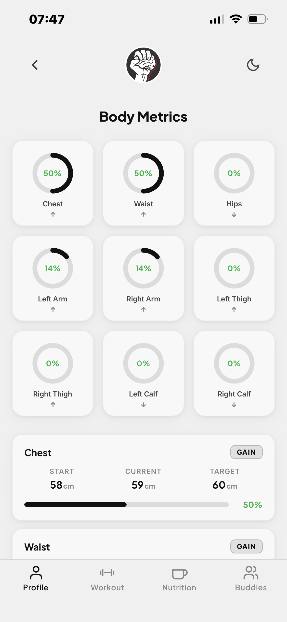 Body metrics tracking screen showing weight, measurements and progress photos