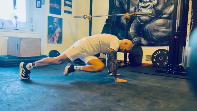 Cross-body mountain climbers