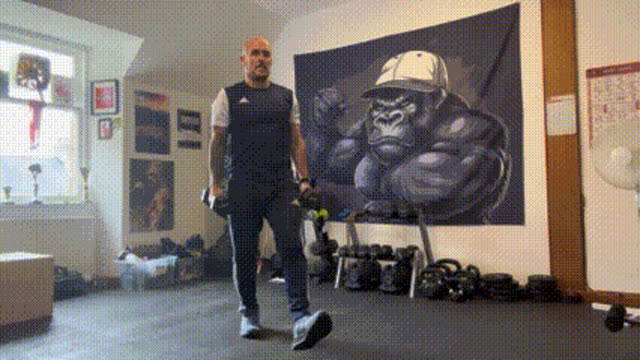 Forward dumbbell lunges