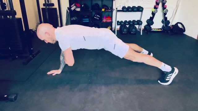High plank shoulder taps