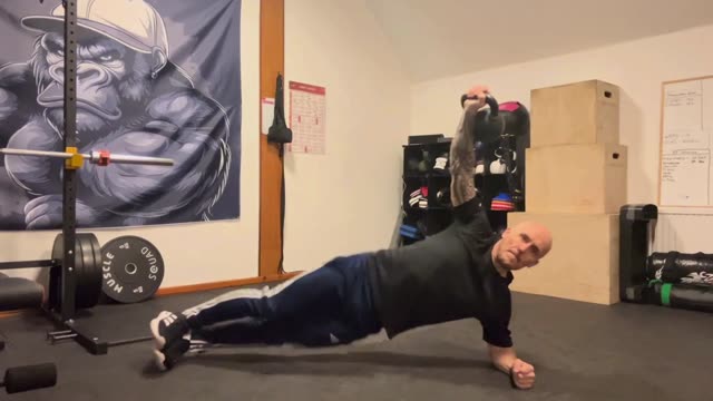 Kettlebell bottoms-up side plank