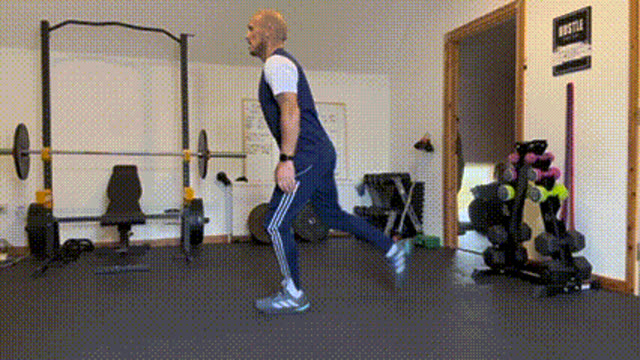 Reverse lunge knee drive