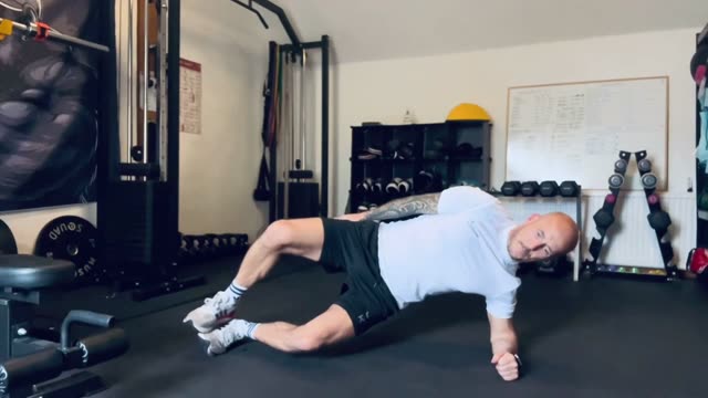 Side plank clams