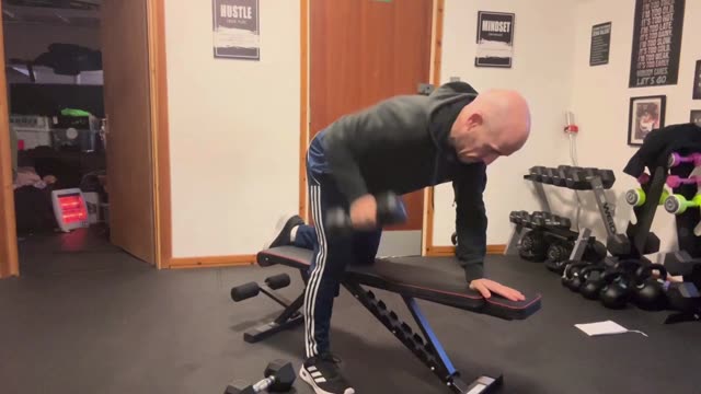 Single-arm bent-over row