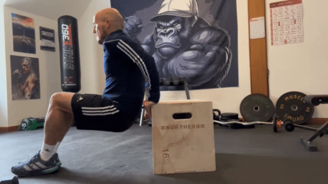 Slow tricep dips