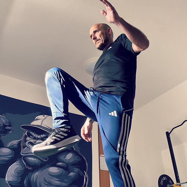 High knee exercise demonstrating core engagement and balance